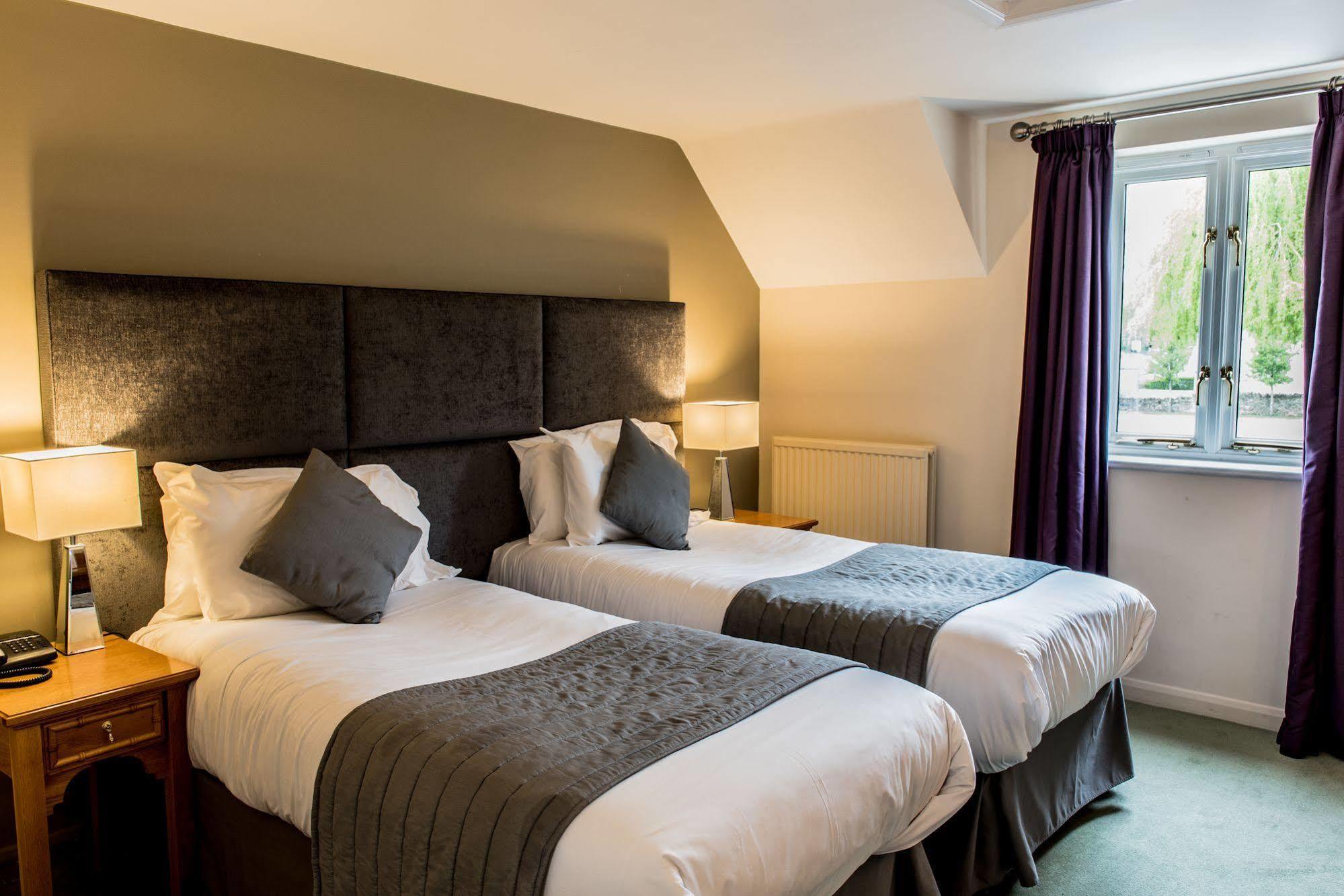 The Crown Of Crucis Country Inn And Hotel Cirencester Extérieur photo